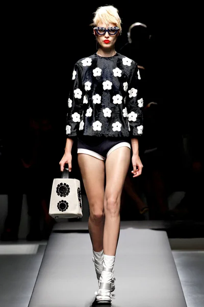 Look 15